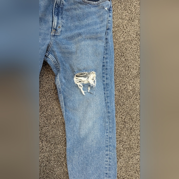 Abercrombie & Fitch High Rise Mom Jean, Curve Love, Distressed, Size 30/10R - Picture 3 of 9